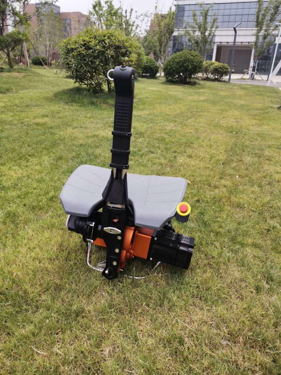 最危險的救援，理應有更安全的裝備，座椅式自動升降機電動上升器，專為高層救援，風電作業(yè)設計